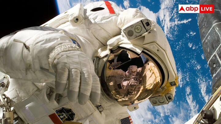 Toilet In Space:  अंतरिक्ष में गुरुत्वाकर्षण नहीं होता. तो फिर अंतरिक्ष यात्री स्पेस में टॉयलेट का इस्तेमाल कैसे करते हैं? आइए जानते हैं कि किस टेक्नोलॉजी का स्पेस में इस्तेमाल होता है.