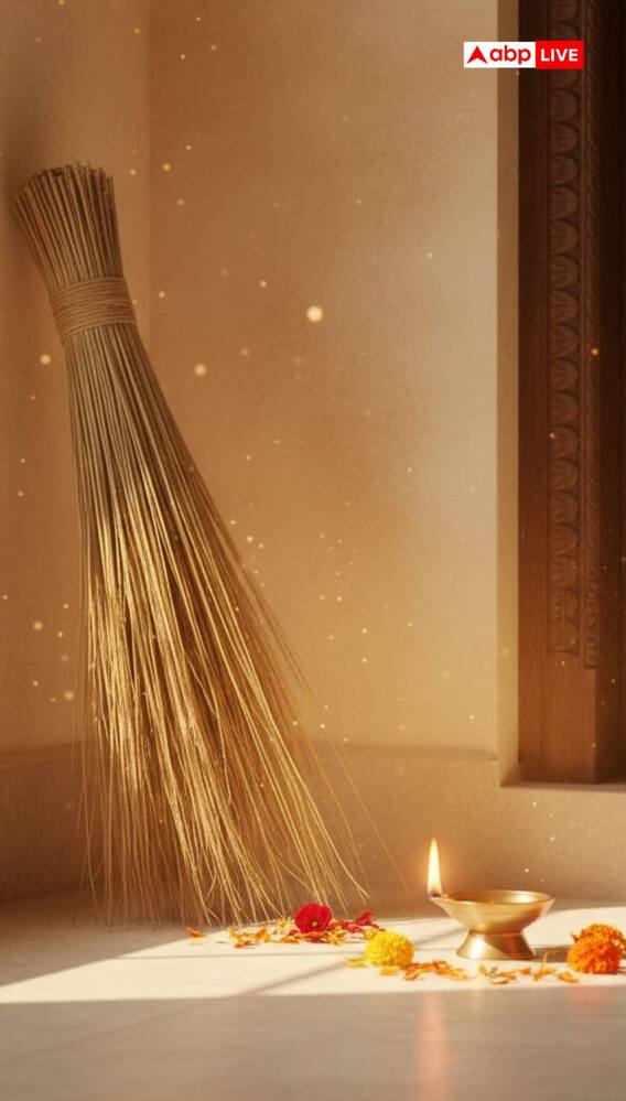 झाड़ू से जुड़ी धार्मिक मान्यताएं : लक्ष्मी कृपा पाने और दरिद्रता दूर करने के वास्तु नियम