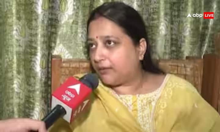 इस मामले के तूल पकड़ने के बाद यूपी की बीजेपी विधायक केतकी सिंह ने सफाई दी. उन्होंने कहा कि यह पाग सिर्फ मेरे लिए नहीं बल्कि पूरे विश्व में किसी भी भारतवंशी के लिए सम्मान का प्रतीक है. मैंने इसका अपमान नहीं किया. मैंने कहा था कि जैसे हम इस पाग का सम्मान करते हैं वैसे ही समाज की हर बेटी का भी सम्मान होना चाहिए. मैथिली ठाकुर भी मिथिला की बेटी हैं और उनका भी उतना ही सम्मान होना चाहिए जितना इस पाग का है.