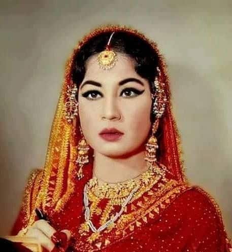 मीना कुमारी का निधन 31 मार्च 1972 को दुनिया को अलविदा कह गईं, लेकिन उनका नाम और उनकी फिल्मों का जादू आज भी लोगों के दिलों में जिंदा है.