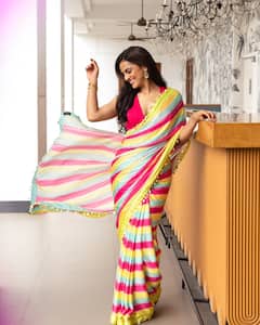 Shraddha Srinath: 'ఆర్యన్' కోసం చీర కట్టిన శ్రద్ధా శ్రీనాథ్... బ్యూటిఫుల్ వైరల్ ఫోటోస్