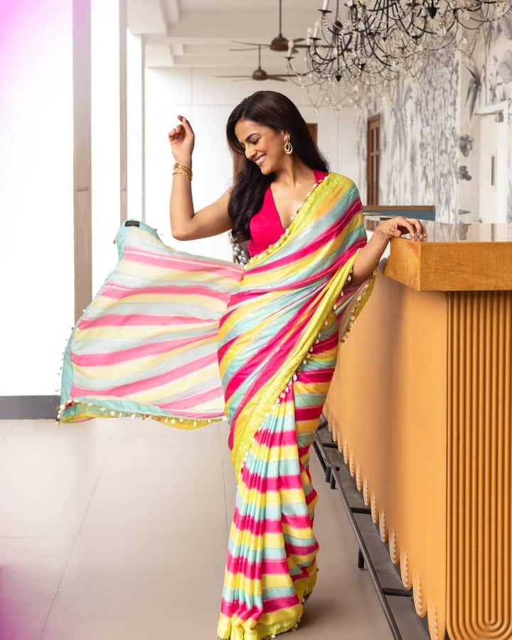 చెన్నైలో జరిగిన 'ఆర్యన్' ప్రీ రిలీజ్ ఈవెంట్ లో శ్రద్ధా శ్రీనాథ్ చీర కట్టి సందడి చేశారు. ఆ ఫోటోలను సోషల్ మీడియాలో షేర్ చేశారు ఆవిడ. (Image Courtesy: shraddhasrinath / Instagram)