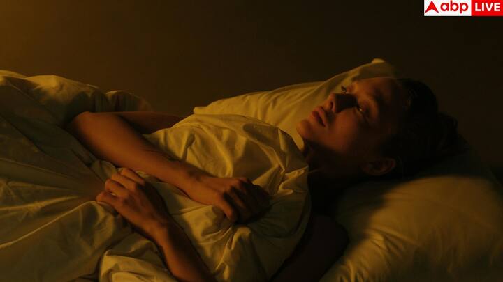 बार-बार आने वाले नाइटमेयर्स सीधे नुकसान नहीं करते लेकिन मेंटल हेल्थ बिगाड़ सकते हैं और खुद को नुकसान करने के विचारों का खतरा बढ़ा सकते हैं. ऐसे में डॉक्टर की मदद लेना जरूरी है.