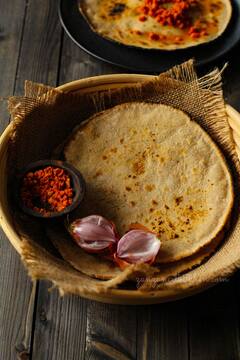 Benefits of Jowar Bhakari : ज्वारीच्या भाकरीचे आरोग्यदायी फायदे, जाणून घ्या सविस्तर...