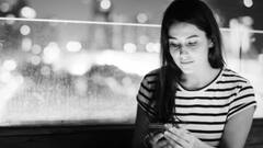 Stalking Ex Online: প্রাক্তনের প্রোফাইলে উঁকি দেন প্রায়শই? এতে ক্ষতি কিন্তু আপনারই