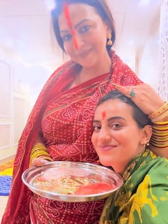 अक्षरा सिंह ने नहाय खाय के साथ की छठ पूजा की शुरुआत, हरे रंग की साड़ी में दिखा नो मेकअप लुक