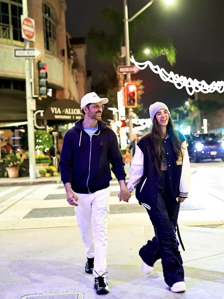 While sharing these pictures, Hrithik and Saba wrote in the caption, 'There is nothing better than traveling in winter!!'