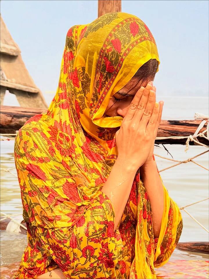 अक्षरा सिंह ने नो मेकअप लुक में अपनी फोटोज शेयर की है. वो सादगीभरे अंदाज से इस त्योहार को मना रही हैं.