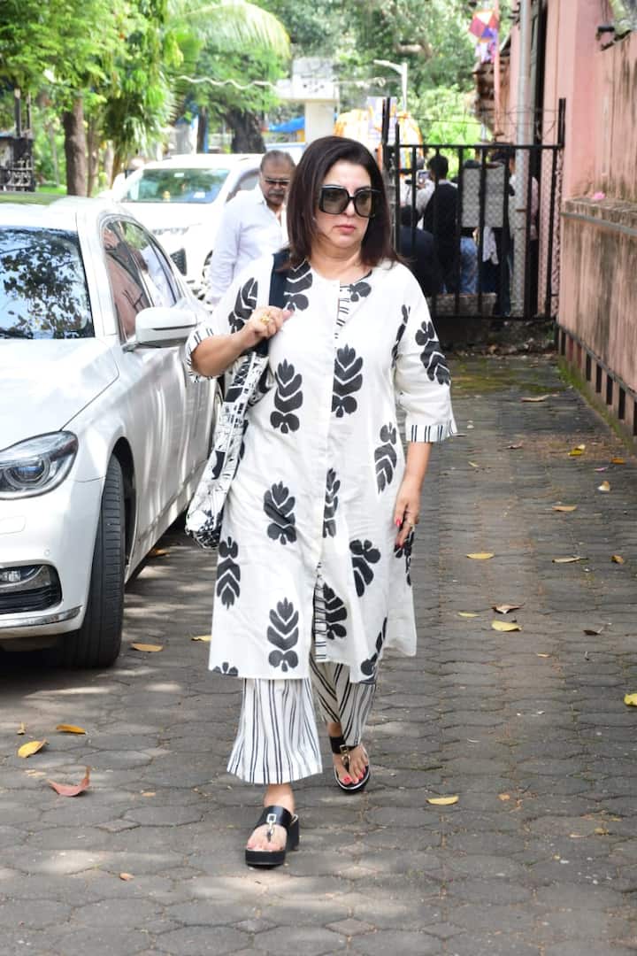 फिल्ममेकर फराह खान भी एक्टर सतीश शाह के अंतिम संस्कार में पहुंची. जो व्हाइट सूट में नजर आई.