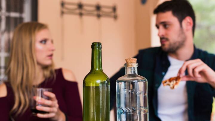 మద్యం ప్రభావం తగ్గుతున్న కొద్దీ, డోపమైన్ స్థాయి పడిపోవడం ప్రారంభమవుతుంది, GABA యాక్టివిటీ ఆగిపోతుంది. మెదడు తిరిగి సాధారణ స్థితికి వస్తుంది. అప్పుడు చాలాసార్లు వ్యక్తి తన ప్రవర్తన గురించి కూడా పశ్చాత్తాపపడతాడు, ఎందుకంటే ఆ సమయంలో తీసుకున్న నిర్ణయాలు తర్కంపై ఆధారపడి ఉండవు, కానీ మెదడు బలహీనమైన సమతుల్యతపై ఆధారపడి ఉంటాయి.