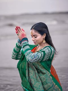 Chhath Puja 2025: माथे पर सिंदूर और सिर पर दुपट्टा लेकर दुल्हन की तरह सजीं मनीषा रानी, तस्वीरों पर फिदा हुए फैंस