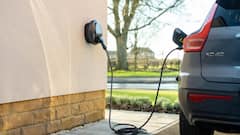 EV खरीदने से पहले ये चीजें जरूर कर लें चेक, नहीं तो हो जाएगा बड़ा नुकसान