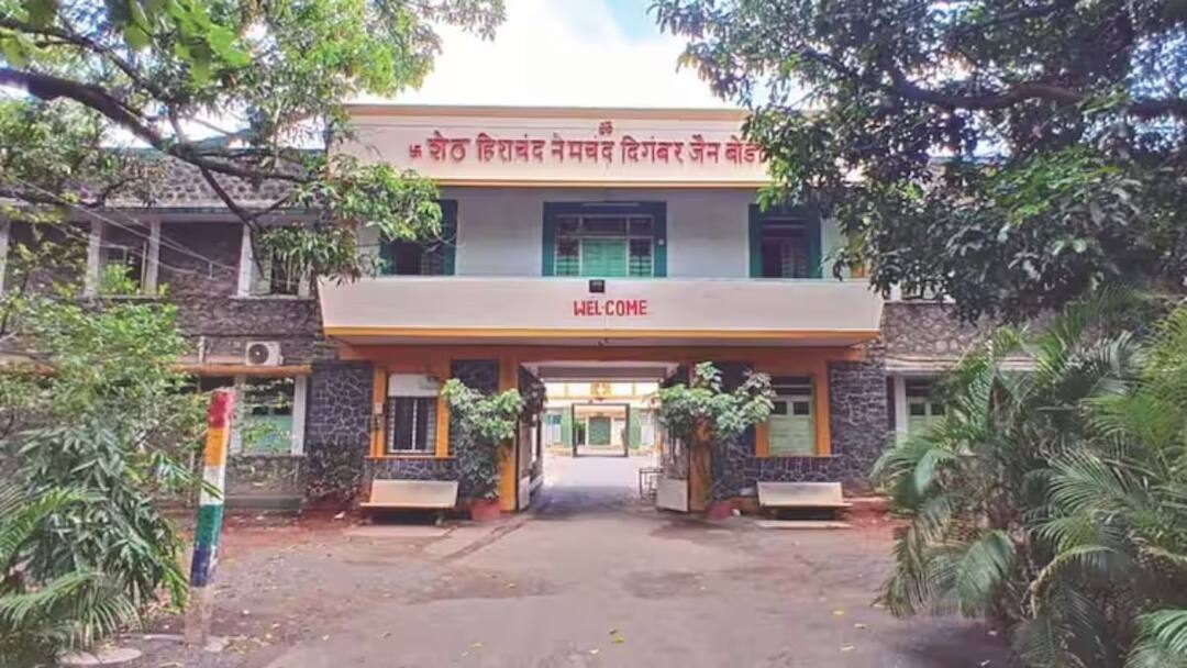 Jain Boarding House Land: पुण्यातील जैन बोर्डिंग जागा वादात आता आणखी एक ट्विस्ट! कर्ज दिलेल्या त्या दोन पतसंस्थांकडून गहाणखत थेट रद्दबातल murlidhar mohol jain boarding land controversy pune reconveyance deed vijay kumbhar rti activist Jain Boarding House Land: पुण्यातील जैन बोर्डिंग जागा वादात आता आणखी एक ट्विस्ट! कर्ज दिलेल्या त्या दोन पतसंस्थांकडून गहाणखत थेट रद्दबातल