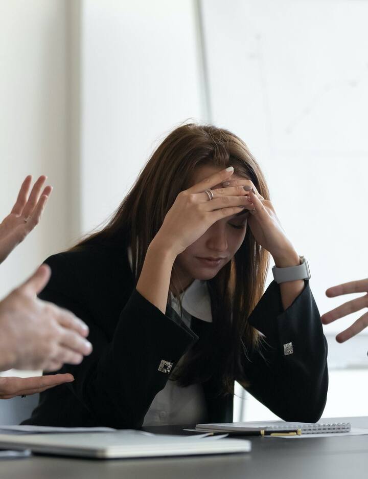 सध्याच्या धावपळीच्या जीवनात माणसाकडे विश्रांतीसाठी वेळ उरलेला नाही, प्रत्येकाच्या आयुष्यात काही ना काही कारणाने त्रास असतोच.