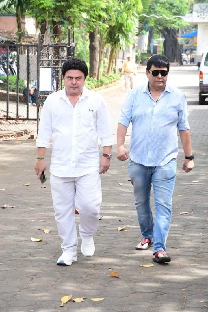 टीवी एक्टर अली असगर भी अपने दोस्त और एक्टर सतीश शाह के अंतिम दर्शन करने के लिए श्मशान घाट पहुंचे.