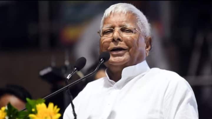 1985 में एक निर्दलीय उम्मीदवार ने भी यहां से जीत दर्ज कर राजनीति को चौंका दिया था. दानापुर विधानसभा क्षेत्र का राजनीतिक इतिहास लालू प्रसाद यादव से गहराई से जुड़ा हुआ है. उन्होंने 1995 और 2000 में इस सीट से चुनाव लड़ा और दोनों बार विजयी हुए, हालांकि बाद में उन्होंने यह सीट छोड़ दी.