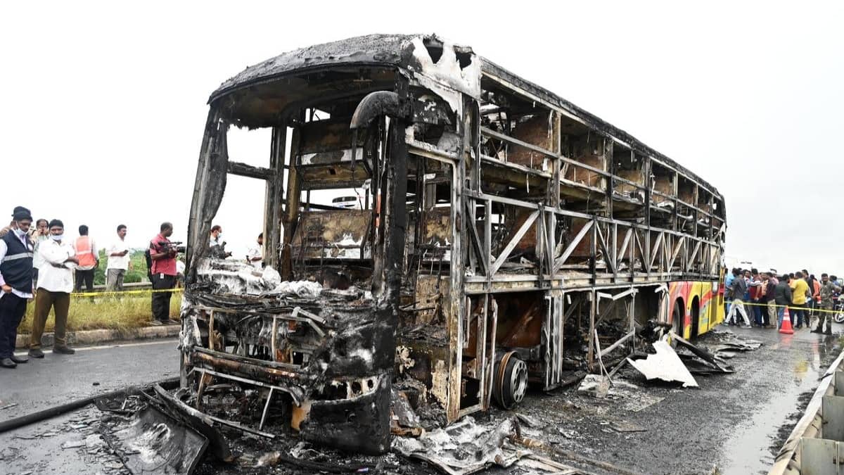 AP Bus Fire: தீயில் கருகிய 20 உயிர்கள்.. கடைசி வரை காப்பாற்ற போராடிய ஓட்டுனர்கள் - பேருந்து விபத்தில் நடந்தது என்ன?