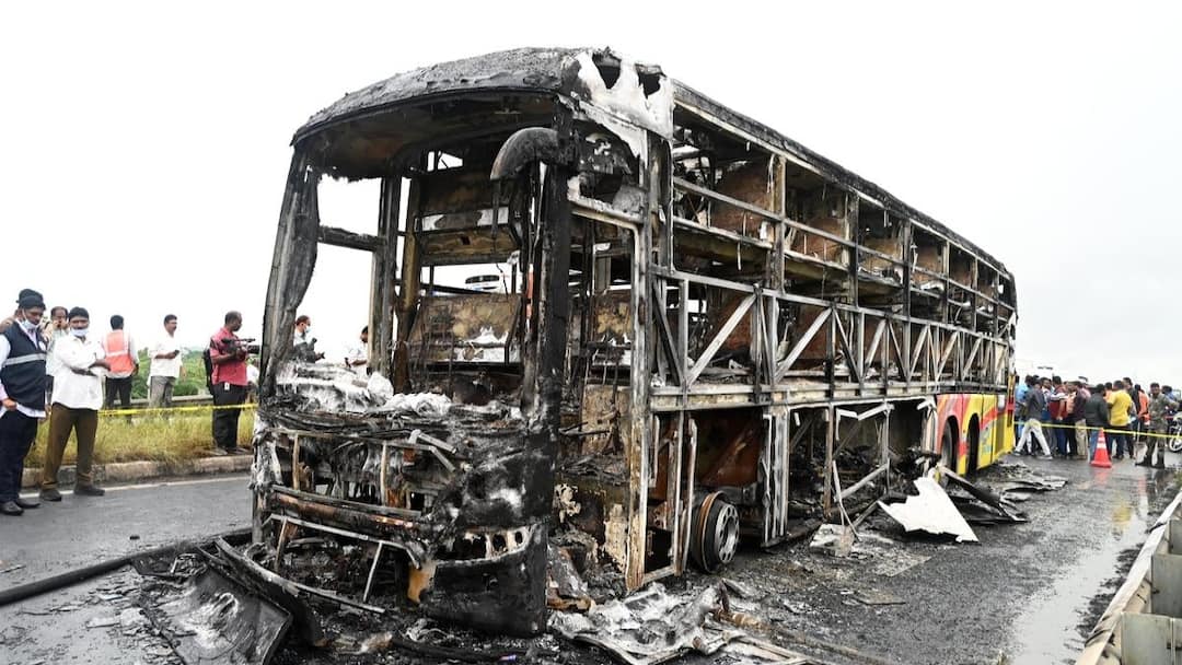 AP Bus Fire: தீயில் கருகிய 20 உயிர்கள்.. கடைசி வரை காப்பாற்ற போராடிய ஓட்டுனர்கள் - பேருந்து விபத்தில் நடந்தது என்ன?