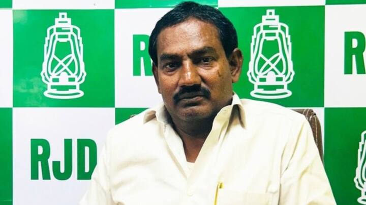 बिहार चुनाव में दानापुर विधानसभा सीट की चर्चा सबसे ज्यादा हो रही है. यहां का इतिहास बहुत ही रोचक है. दानापुर सीट पर इस बार बीजेपी और आरजेडी की टक्कर है. RJD ने यहां से रीतलाल यादव को टिकट दिया है.