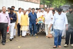 पंचतत्व में विलीन हुए एक्टर सतीश शाह, रुपाली गांगुली से पंकज कपूर, दिलीप जोशी तक पहुंचे ये स्टार्स