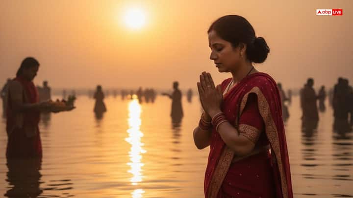पीरियड्स के दौरान छठ व्रत को छोड़े नहीं, लेकिन पूजा के कार्यों में शारीरिक रूप से भाग लेने से बचें. श्रद्धा, स्वच्छता और सहयोग से यह व्रत पूरी निष्ठा के साथ सम्पन्न किया जा सकता है.