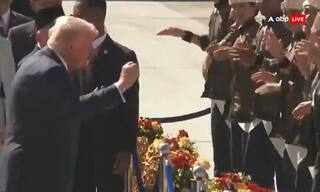 ट्रंप का मलेशिया में अतरंगी डांस! प्लेन से उतरते ही दिखा US राष्ट्रपति का अलग अंदाज; देखें VIDEO