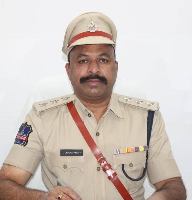 Adilabad Crime News: న్యూడ్ ఫోటోలు, వీడియోలతో విద్యార్థినులను బ్లాక్ మెయిల్.. ఆదిలాబాద్ లో ఇద్దరి అరెస్టు