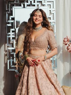 Aamna Sharif PHOTO:  ટ્રેડિશનલ લૂકમાં આમના શરીફનો 'પ્રિન્સેસ' અવતાર,લહેંગા ચોલીમા આપ્યા હટકે પોઝ