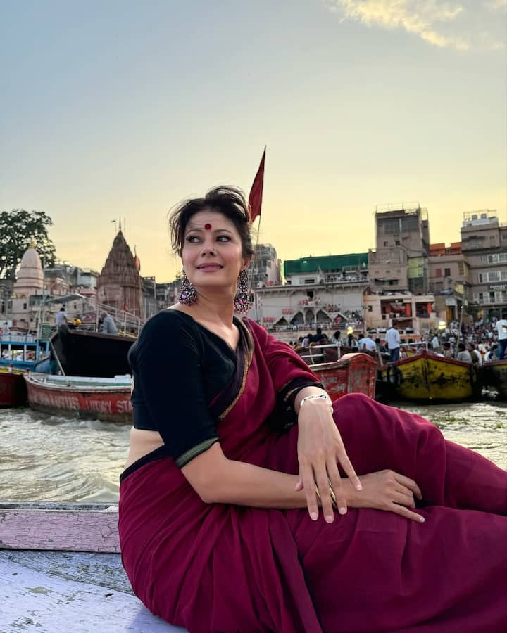 मॉडलिंग में नाम कमाने के बाद उन्होंने विज्ञापनों में भी अपनी किस्मत आजमाई. हसीना ने भारत में हेड एंड शोल्डर्स शैम्पू लॉन्च किया. बतौर मॉडल उन्होंने 250 से ज्यादा विज्ञापनों और मॉडलिंग शोज में भी काम किया.
