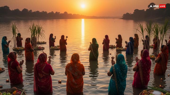 छठ पूजा में प्रसाद का हर तत्व प्रतीकात्मक महत्व रखता है. गन्ना स्थायित्व का, केला समृद्धि का, और नारियल शुद्धता का प्रतीक माना गया है. ये सभी वस्तुएं मिलकर छठी मैया की आराधना का रूप लेती हैं. जिसे संध्या अर्घ्य के समय छठी मैया को अर्पित किया जाता है.