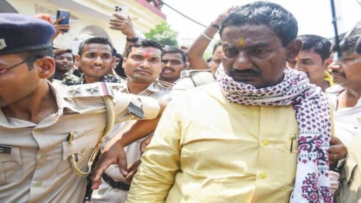 यह क्षेत्र पाटलिपुत्र लोकसभा सीट के अंतर्गत आता है और हर बार की तरह इस बार भी राजद (RJD) और भाजपा (BJP) के बीच रोमांचक मुकाबले का केंद्र बना हुआ है.