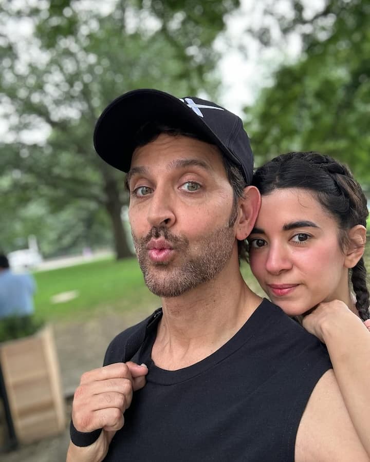 Let us tell you that Hrithik Roshan has been dating actress Saba Azad for almost four years. Their relationship started around 2020.