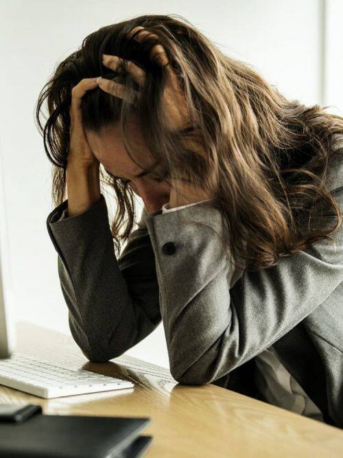 कोणाला नोकरीमुळे, कोणाला शिक्षणामुळे, तर कोणाला नातेसंबंधामुळे ताण हा येतोच. जास्त कामाचे त्रास आणि जबाबदाऱ्या माणसाला मानसिक थकवा आणतात.