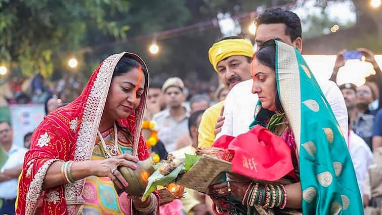 <div>Delhi Celebrates Grand Chhath, CM Rekha Gupta, BJP Leaders Offer 'Arghya' At Yamuna Banks</div> <div>Delhi Celebrates Grand Chhath, CM Rekha Gupta, BJP Leaders Offer 'Arghya' At Yamuna Banks</div>