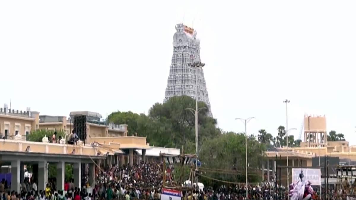 திருச்செந்தூர் கந்தசஷ்டி: சூரசம்ஹாரம் கோலாகலம்! லட்சக்கணக்கான பக்தர்கள் பரவசம்!