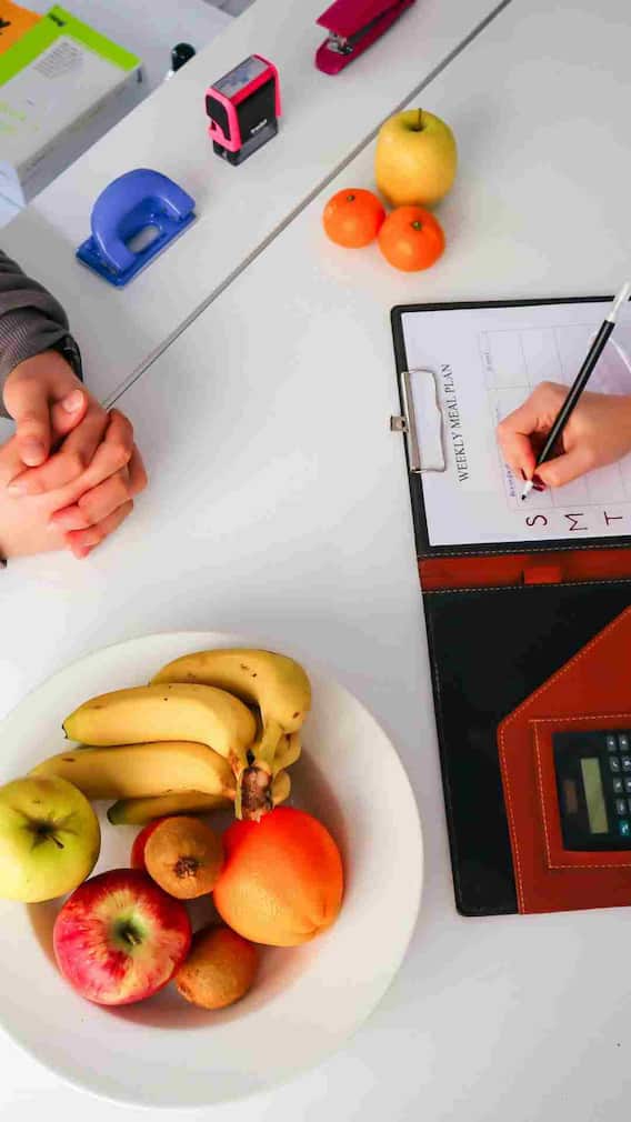 வாழைப்பழம் அல்லது ஆப்பிள்.. வெறும் வயிற்றில் எதை சாப்பிடக்கூடாது என்று தெரியுமா?