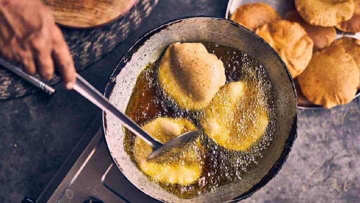 तूप आणि तेल हे आपल्या रोजच्या स्वयंपाकातील महत्त्वाचे घटक आहेत. पण कधी तुम्हाला जाणवलंय का, काही दिवसांनी त्यांचा वास किंवा चव बदलते?