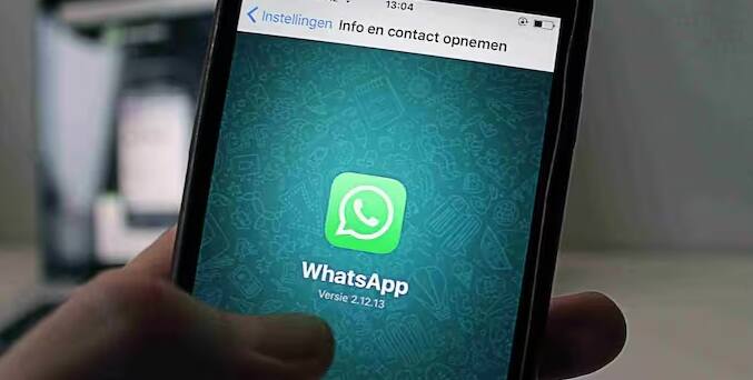 સુરક્ષાની ચિંતા કરનારા લોકો માટે સારી વાત એ છે કે બધા લિંક કરેલા ડિવાઈસની સૂચિ જોઈ શકો છો. જો તમારે ક્યારેય કોઈ ડિવાઈસ દૂર કરવાની જરૂર હોય તો Linked devices સેક્શનમાં જઈને તે ડિવાઈસના નામ પર ટેપ કરીને લોગ આઉટ કરી શકો છો. આ ફીચર ખાસ કરીને જાહેર અથવા શેર કરેલ કમ્પ્યુટરનો ઉપયોગ કરતી વખતે ઉપયોગી છે. તમારી પ્રાઈવેસીને સુરક્ષિત રાખવા માટે તમારું કાર્ય પૂર્ણ કર્યા પછી તરત જ લોગ આઉટ કરો.