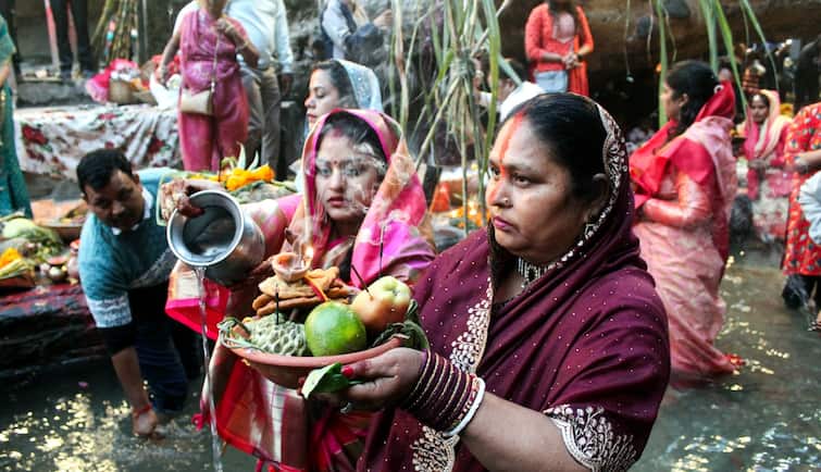 <div>Chhath Puja Day 3: Grand 'Sandhya Arghya' Across India As Devotees Offer Prayers To Sun God</div> <div>Chhath Puja Day 3: Grand 'Sandhya Arghya' Across India As Devotees Offer Prayers To Sun God</div>