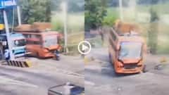 Video: मौत से नहीं भाग सकते! टोल प्लाजा पर बाइक सवार चाचा-भतीजे को बस ने कुचला, सामने आया वीडियो