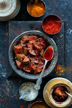 Health tips: प्लास्टिकच्या डब्यातलं लोणचं ठरू शकतं तुमच्या आरोग्यासाठी हानिकारक!