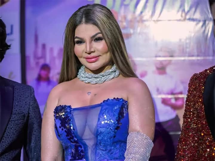 गाने के प्रमोशन इवेंट के दौरान राखी सावंत ने अपनी ज्वेलरी को लेकर भी खूब सुर्खियां बटोरीं. उन्होंने अपनी ज्वेलरी को 70 करोड़ रुपये का बताया. हालांकि ये आंकड़े सुनकर सब हैरान रह गए, लेकिन राखी ने कहा कि वे सच बोलती हैं और झूठ नहीं बोलतीं, मैं झूठ नहीं बोलती जैसे किसी और, उन्होंने मुस्कुराते हुए कहा. उनका यह बयान इंटरनेट पर खूब वायरल हुआ.