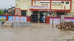 ભાવનગરમાં માવઠાનો કહેર: મહુવા તાલુકામાં 11 ઈંચથી વધુ વરસાદથી જળબંબાકાર, 351 ડાયવર્ઝન ધોવાતા વાહનવ્યવહાર ઠપ્પ, ગામો સંપર્ક વિહોણા