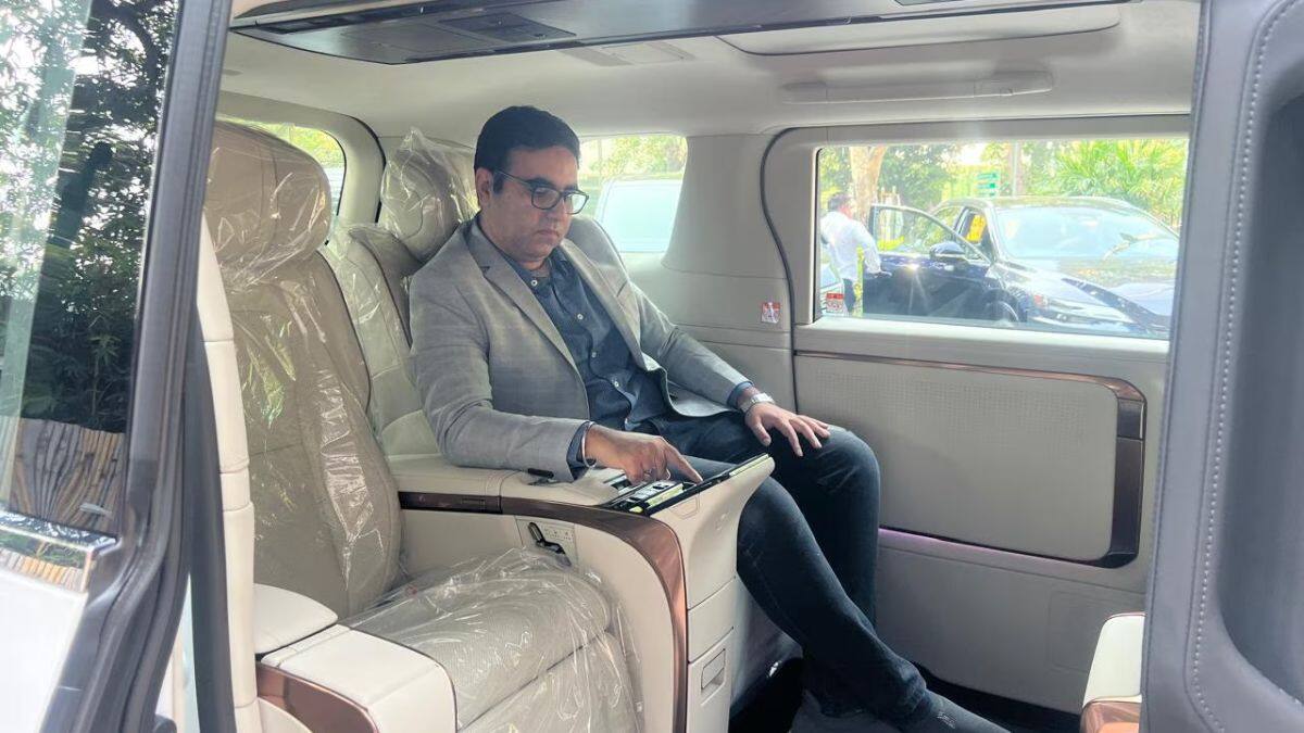 Lexus LM350h: தொழிலதிபர்களும், நடிகர்களும் போட்டி போர் இந்த காரை வாங்குவது ஏன்? அப்படி என்ன இருக்கு?