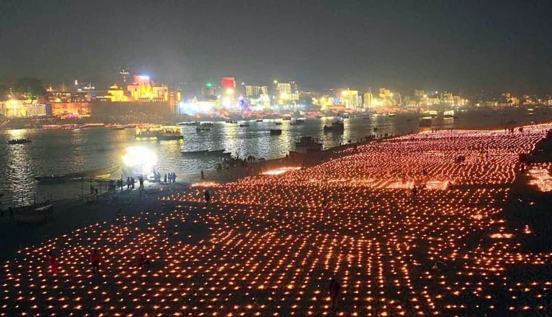 देव दीपावली पर 10 लाख दियों से जगमग होंगे वाराणसी के सभी 84 घाट, लेजर शो का भी होगा आयोजन Varanasi Dev Deepawali Celebrations all 84 ghats illuminated with 10 lakh diyas and Laser show Organized ANN देव दीपावली पर 10 लाख दियों से जगमग होंगे वाराणसी के सभी 84 घाट, लेजर शो का भी होगा आयोजन