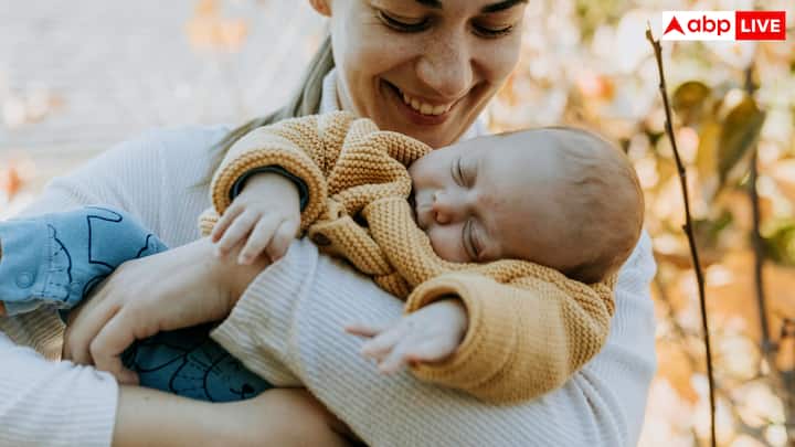 ऐसे में बच्चे अपना बॉडी टेंपरेचर मेंटेन करने के लिए बॉडी पोजीशन बदलने पर डिपेंड होते हैं. इस वजह से बच्चों की बॉडी हल्की गरम हो सकती है और रेडनेस शो कर सकती है.