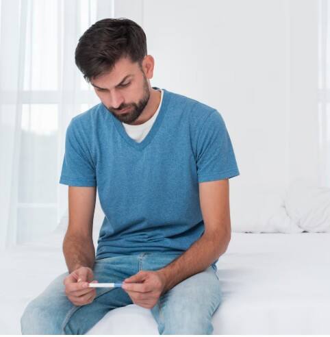 ਅਖਰੋਟ ਇੱਕ ਅਜਿਹਾ ਸੁੱਕਾ ਫਲ ਹੈ ਜੋ ਦਿਮਾਗ ਨੂੰ ਤੇਜ਼ ਕਰਦਾ ਹੈ। ਨਾਲ ਹੀ ਇਹ ਸਪਰਮ ਗਿਣਤੀ ਵਧਾਉਂਦਾ ਹੈ ਅਤੇ ਉਸ ਦੀ ਗੁਣਵੱਤਾ ਵਿੱਚ ਸੁਧਾਰ ਕਰਦਾ ਹੈ। ਅਖਰੋਟ ਤੁਸੀਂ ਪਾਣੀ ਜਾਂ ਦੁੱਧ ਵਿੱਚ ਭਿੱਜ ਕੇ ਖਾ ਸਕਦੇ ਹੋ। ਅਖਰੋਟ ਵਿੱਚ ਓਮੇਗਾ-3 ਫੈਟੀ ਐਸਿਡ ਅਤੇ ਹੋਰ ਲਾਭਦਾਇਕ ਤੱਤ ਪਾਏ ਜਾਂਦੇ ਹਨ।