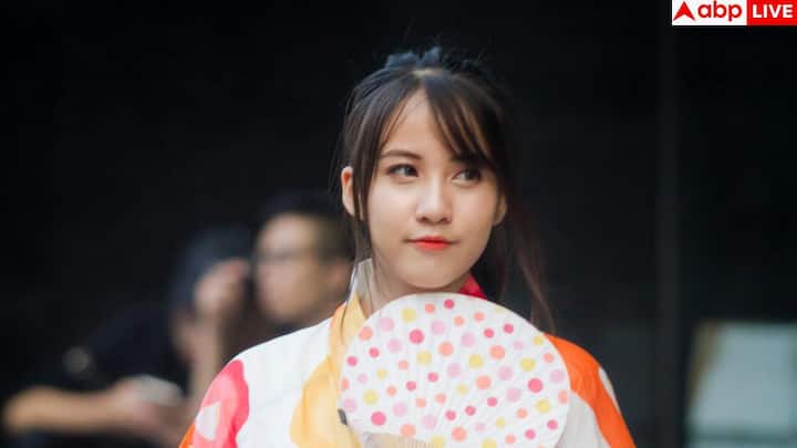 दरअसल, लंबी उम्र किसी किस्मत का खेल नहीं है. यह हमारी रोजमर्रा की आदतों का नतीजा है. जापानी लोग अनुशासन और संतुलन से जीते हैं. उनकी छोटी-छोटी आदतें जैसे हल्का खाना, समय पर सोना और रोजाना सक्रिय रहना ही उनकी लंबी और स्वस्थ जिंदगी का असली राज हैं.