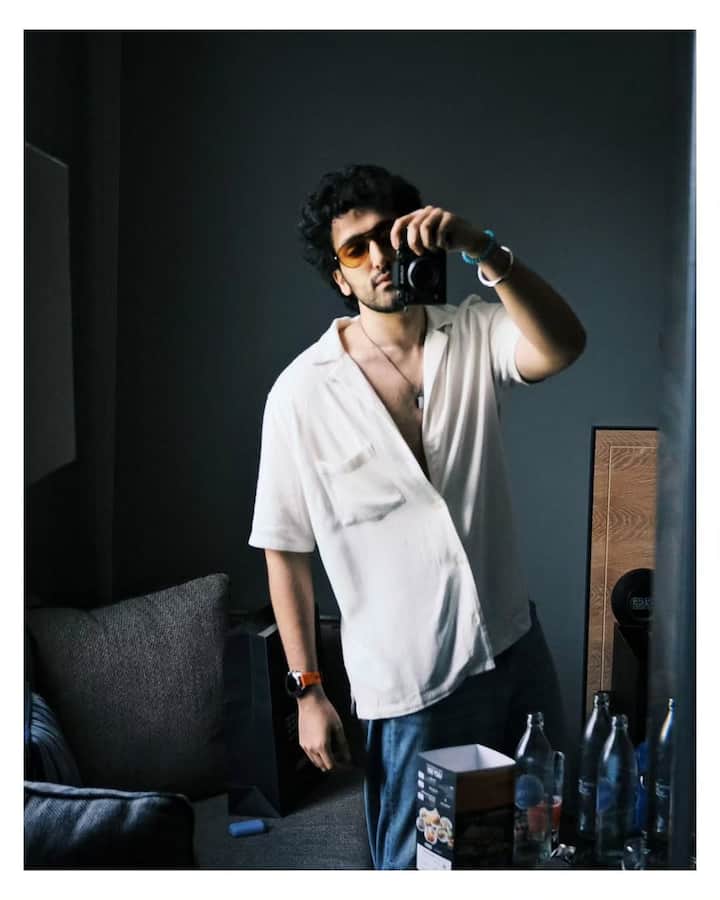 His grandfather Arun Kumar Ahuja was a well-known actor and producer of Hindi films, while grandmother Nirmala Devi was a famous singer and actress. Growing up in an environment full of talent, Yashvardhan was interested in films since childhood. Meanwhile, his cousin Krishna Abhishek is a famous TV comedian and entertainer.