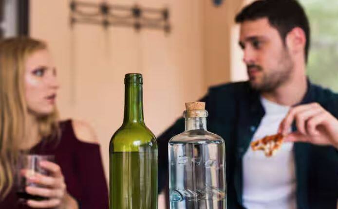 ਜਿਵੇਂ-ਜਿਵੇਂ ਸ਼ਰਾਬ ਦੇ ਪ੍ਰਭਾਵ ਘੱਟਦੇ ਜਾਂਦੇ ਹਨ, ਡੋਪਾਮਾਈਨ ਦਾ ਪੱਧਰ ਘੱਟ ਜਾਂਦਾ ਹੈ, GABA ਦੀ ਗਤੀਵਿਧੀ ਬੰਦ ਹੋ ਜਾਂਦੀ ਹੈ, ਅਤੇ ਦਿਮਾਗ ਆਪਣੀ ਆਮ ਸਥਿਤੀ ਵਿੱਚ ਵਾਪਸ ਆ ਜਾਂਦਾ ਹੈ। ਇਸ ਨਾਲ ਅਕਸਰ ਕਿਸੇ ਨੂੰ ਆਪਣੇ ਵਿਵਹਾਰ 'ਤੇ ਪਛਤਾਵਾ ਹੁੰਦਾ ਹੈ, ਕਿਉਂਕਿ ਉਸ ਸਮੇਂ ਲਏ ਗਏ ਫੈਸਲੇ ਤਰਕ 'ਤੇ ਨਹੀਂ ਸਗੋਂ ਮਨ ਦੀ ਵਿਗੜੀ ਹੋਈ ਸਥਿਤੀ 'ਤੇ ਅਧਾਰਤ ਹੁੰਦੇ ਸਨ।